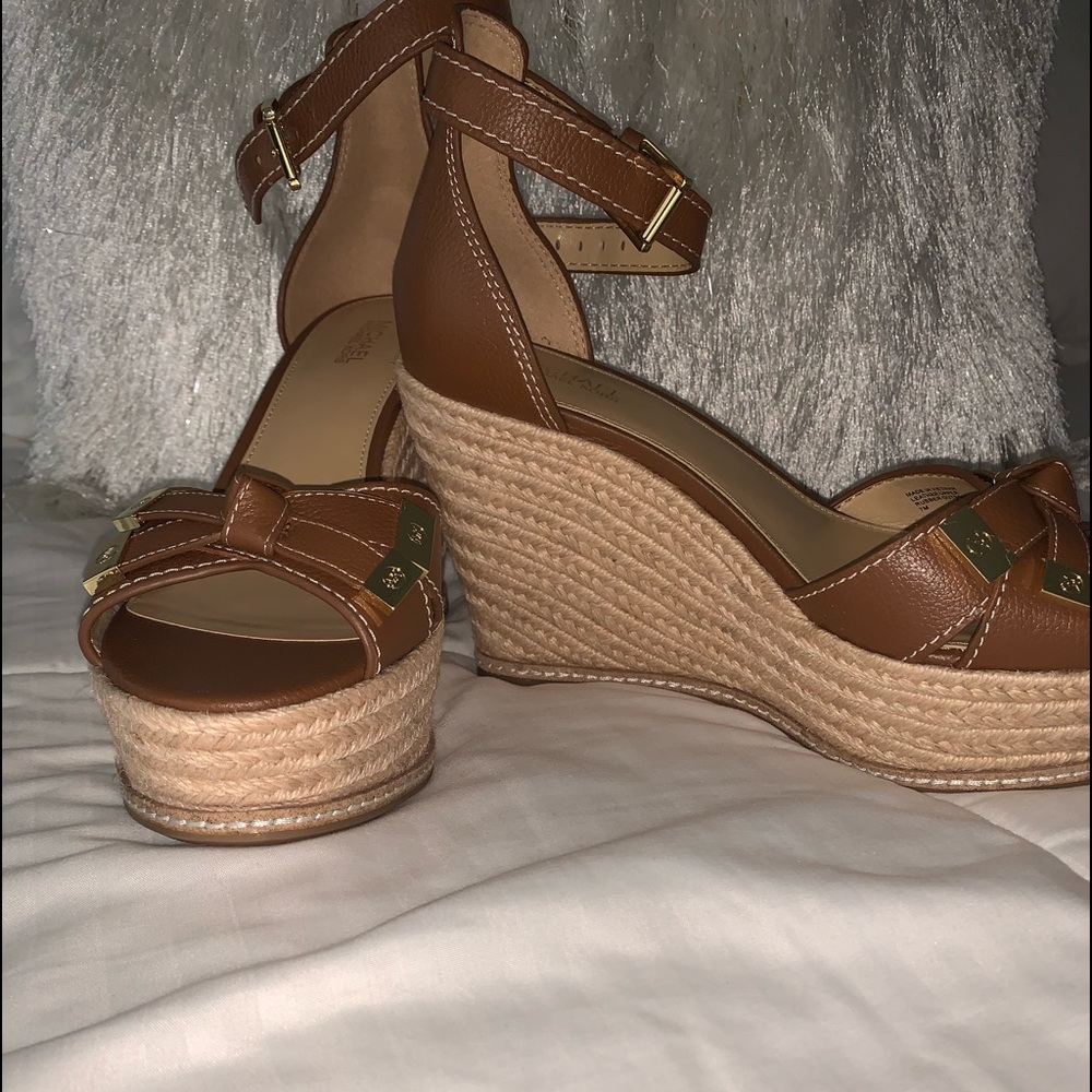 Brand New MICHAEL KORS sandals wedges 🔥